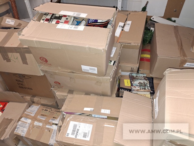 Odpadowy papier i tektura (m.in. wybrakowane książki, zużyte arkusze mapowe) /kod odpadu 19 12 01/ 